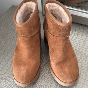Great condition almost like new! UGG  Tan Suede Ankle Boots